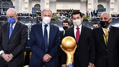 وصول نسخة كأس العالم لليد إلى ستاد القاهرة استعدادا لتسليمه إلى بطل المونديال