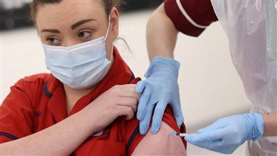 المملكة المتحدة تقترب من 9 ملايين تطعيم بالجرعة الأولى من لقاح كورونا