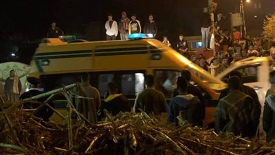 إصابة ٩ أشخاص في حادثي تصادم وانقلاب جرار محمل بالقصب بالمنيا