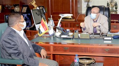 محافظ بني سويف يبحث مع رئيس  جهاز التعمير تطوير 65 قرية