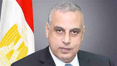 محافظ سوهاج يتفقد مصابي حادث التصادم بمركز المراغة بعد سقوط ميكروباص بـ