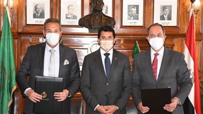 وزير الشباب والرياضة يشهد توقيع عقد رعاية بنك مصر واتحاد التنس