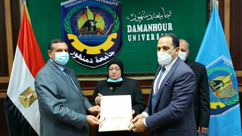 تكريم أسرة الشهيد