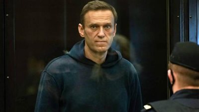 محكمة روسية تقضي بسجن المعارض أليكسي نافالني لثلاث سنوات ونصف