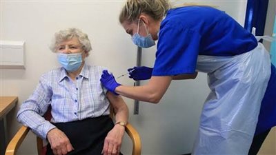 السويد تحظر لقاح استرازينيكا لفيروس كورونا لمن تزيد أعمارهم عن 65 عامًا
