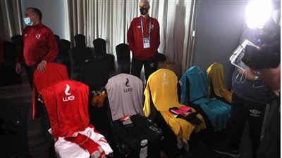 النادي الأهلي يرتدي الزي البديل أمام الدحيل القطري في مونديال الأندية