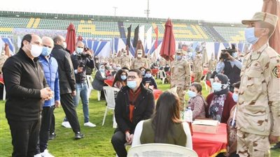 الرئيس السيسي يلتقي بأسر وأهالي الطلبة المستجدين بالكلية الحربية 