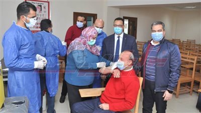 الأطقم الطبية بجامعة كفر الشيخ  تتلقى لقاح 