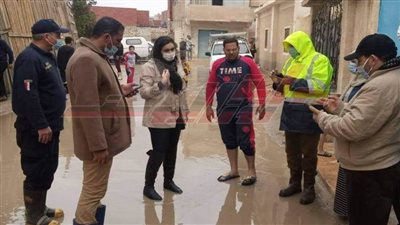 نائب محافظ البحيرة تتابع رفع آثار الأمطار الغزيرة بالقطاع الجنوبي (صور)