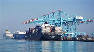 إعادة فتح موانئ السويس بعد تحسن الاحوال الجوية