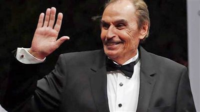 نجوم الفن : عزت العلايلي فنان واع بقضايا مصر والعرب وسيظل باقيا بأعماله الخالدة