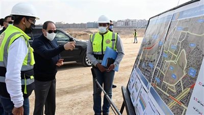 الرئيس السيسي يتفقد مشروع مركز النقل المتكامل