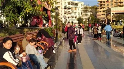 حديقة فريال تشهد إقبالا كبيرا من أبناء المحافظة وزائريها