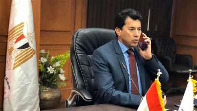 وزير الرياضة يطمئن هاتفياً على الكابتن محمود الخطيب وبعثة الأهلي