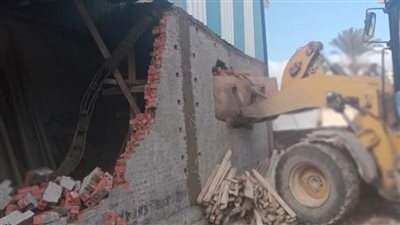 إيقاف أعمال البناء المخالف وإزالة التعديات في حملة بالبحيرة