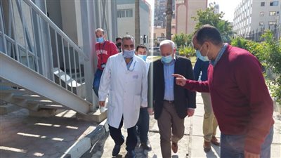 محافظ بورسعيد يتفقد مستشفى الرمد التخصصي ويشيد بمستوى الخدمة