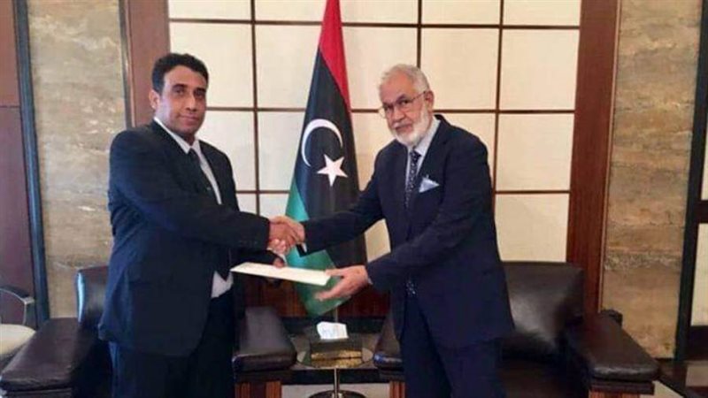 محمد المنفي يؤدي