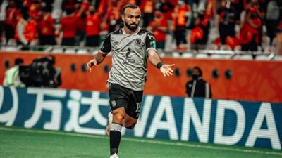 الأهلي يرتدي قميصه الأحمر أمام بايرن ميونيخ 