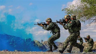   نظريات المؤامرة لن تنقذ أمريكا من حرب مع الصين