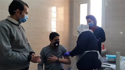 تطعيم الأطقم الطبية  بمستشفيات العزل ببني سويف ضد 