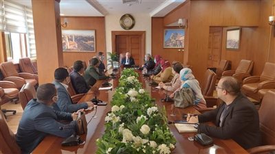 محافظ بورسعيد يتابع مستجدات الموقف التنفيذي الخاص بتخريد السيارات