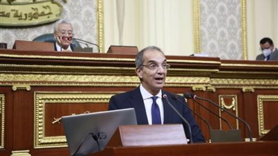 وزير الاتصالات أمام 