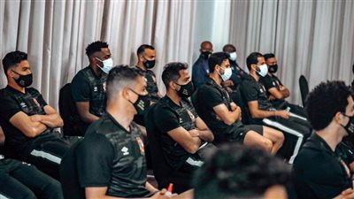 موسيماني يعقد محاضرة أخيرة مع لاعبي الأهلي قبل مواجهة بايرن ميونخ