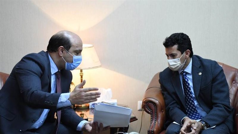 وزير الرياضة مع رئيس