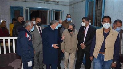 محافظ المنيا يتابع حادث انهيار حائط بأحد الفنادق 