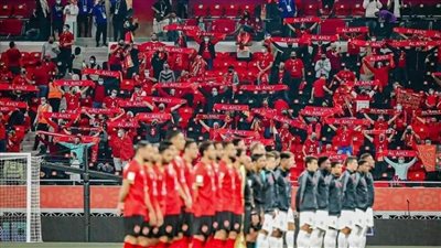 إعلامي إسباني يسخر من برشلونة ويرد غيبة الأهلي أمام بايرن 