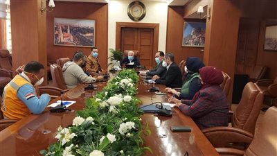 محافظ بورسعيد يعقد اجتماعًا مع  لجنة إدارة أزمة فيروس كورونا