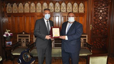 جامعة حلوان وبنك مصر يبحثان تطوير مستشفى بدر