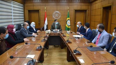 محافظ الدقهلية يناقش تنفيذ المنطقة اللوجستية بطلخا