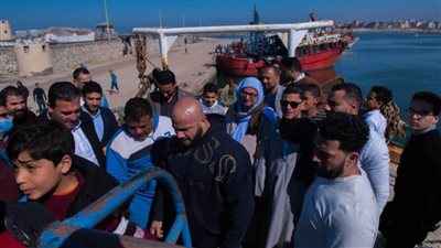 أهالي بلطيم وكفر الشيخ يحتفلون بـ«بيج رامي» على مراكب الصيد.. (صور)