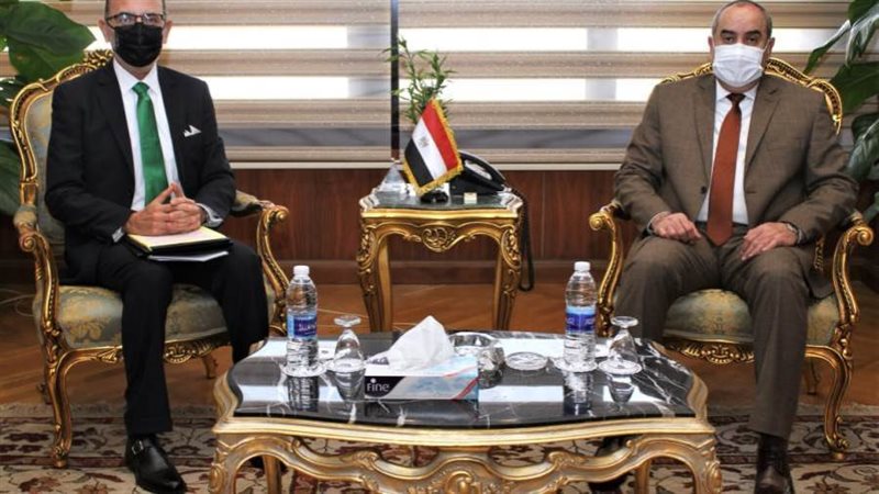 وزير الطيران خلال