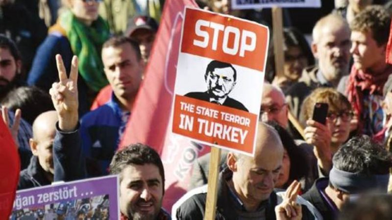 احتجاجات ضد نظام