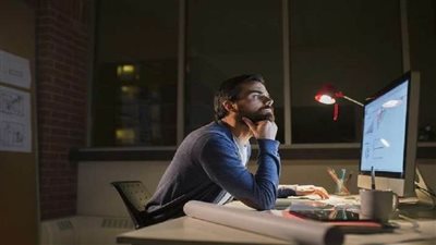 كيف يؤثر الضوء الأزرق المنبعث من الأجهزة الإلكترونية على صحتنا؟