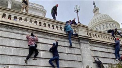 الادعاء الأمريكي بـ”الشيوخ”: ترامب كان 