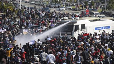 مسؤول أممي يطالب الشرطة في ميانمار بعدم استخدام القوة ضد المتظاهرين