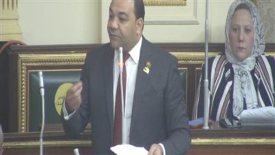 نائب بأسيوط ينتقد ضعف الخدمات بالمحافظة ويطالب بخطة شاملة لتطويرها