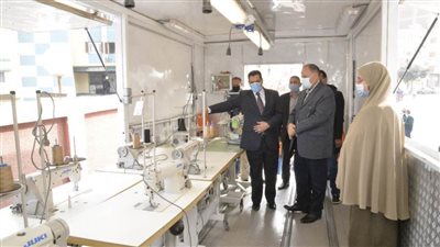 محافظ أسيوط يتفقد سير العمل بوحدة التدريب المتنقلة ضمن مبادرة 