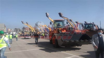 اصطفاف المعدات لبدء تطوير قرى ”حياة كريمة“ بالمنوفية