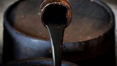 انخفاض طفيف لأسعار النفط بعد أطول سلسلة مكاسب في عامين