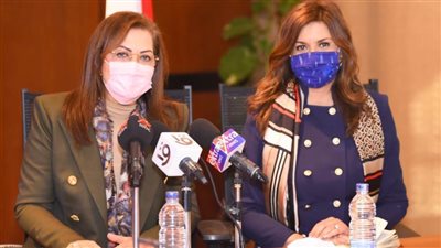 نبيلة مكرم: نسعى لإدراج القرى المصدرة للهجرة غير الشرعية بمبادرة 