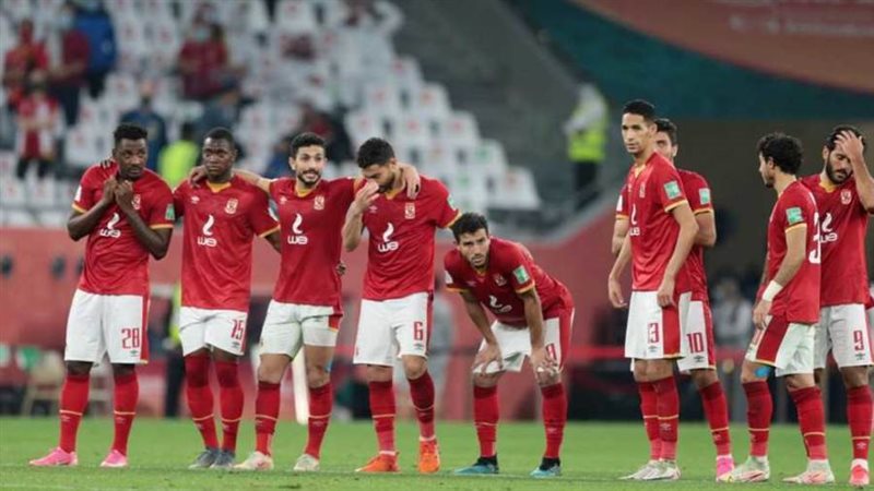 لاعبو الأهلي خلال