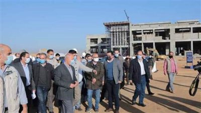 وزير النقل يتابع أعمال تنفيذ القطار الكهربائي