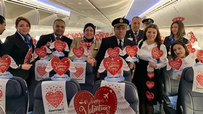 مصر للطيران تحتفل مع عملائها بمناسبة عيد الحب