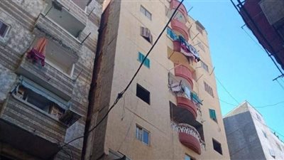 بعد فحص سجلات قسم الشرطة.. عقار كرموز المائل يضع مهندسي الحي في ورطة