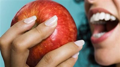 دراسة ألمانية: التفاح يحتوي على مواد كيميائية تقلل خطر الإصابة بالزهايمر