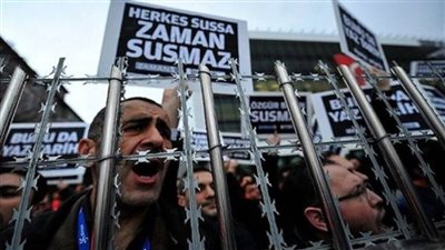 تقرير: 100 ألف سجين سياسي في سجون أردوغان ربعهم تعرض للتعذيب